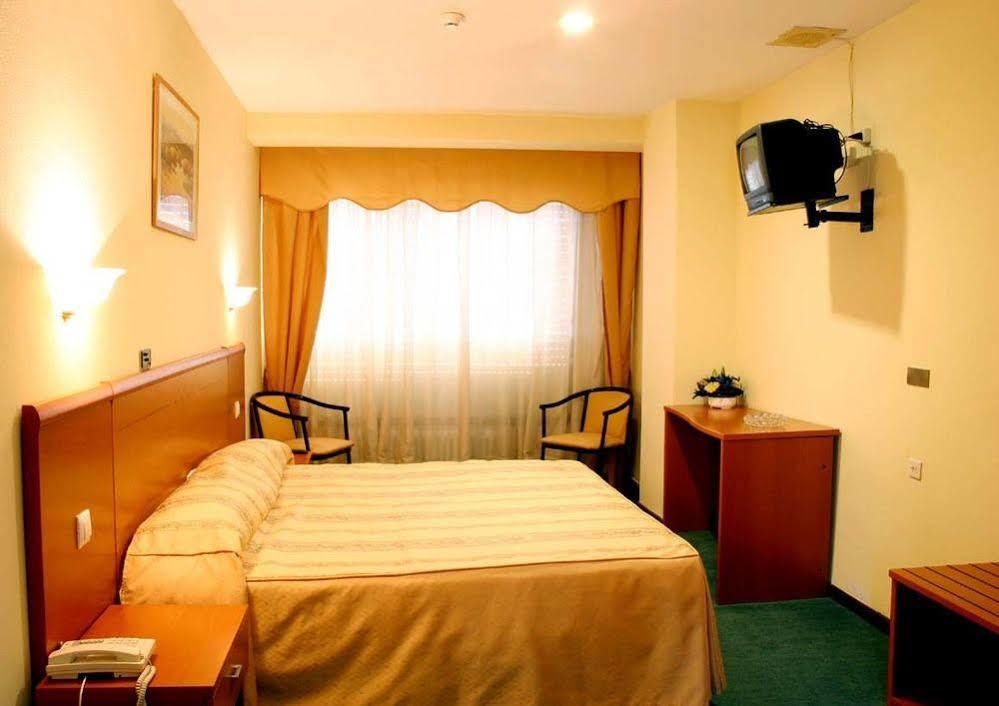 Hotel Las Vinas Arteixo Exterior foto